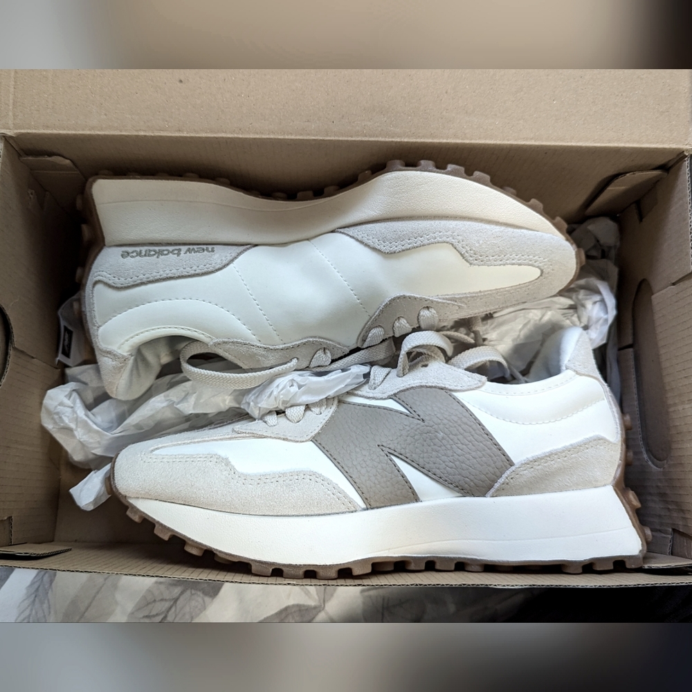 BNIB New Balance 327 White/Beige/Brown Size 6W